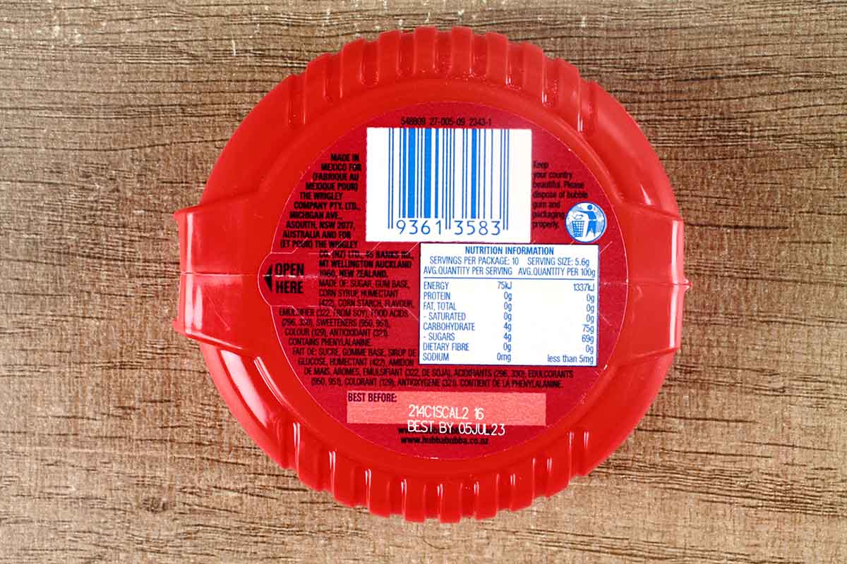 Hubba Bubba Bubble Tape Seriously Strawberry Bubble Gum 56 Gm