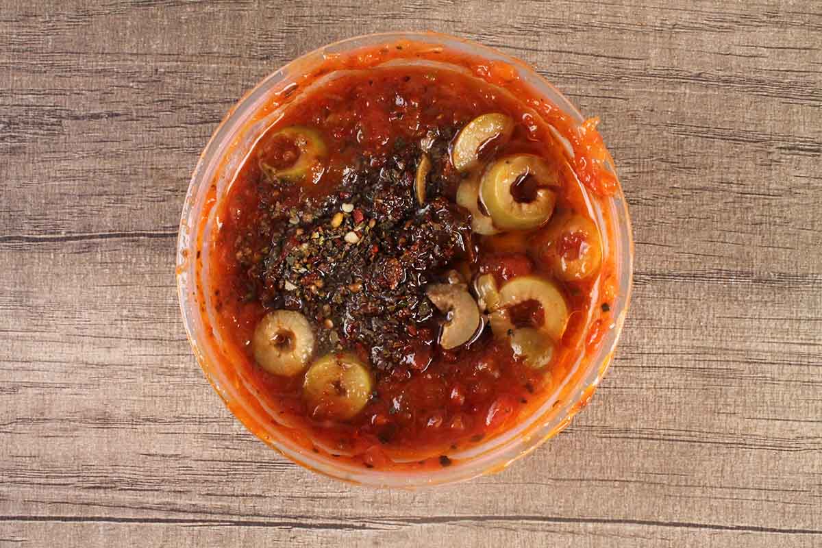 Sundried Tomato Salsa Olives 180 Gm