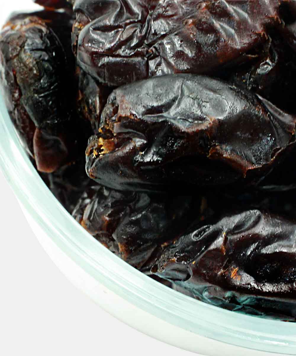 Black Dates Seedless 500 Gm