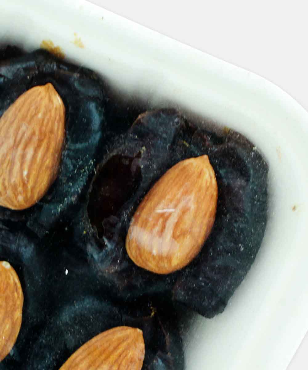 Iran Seedless Dates Almond Tray 400 Gm
