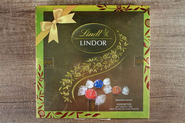 LINDT ASSORTED MILK HAZELNUT DARK WITH A SMOOTH MELTING FILLING CHOCOLATE GIFT BOX 100