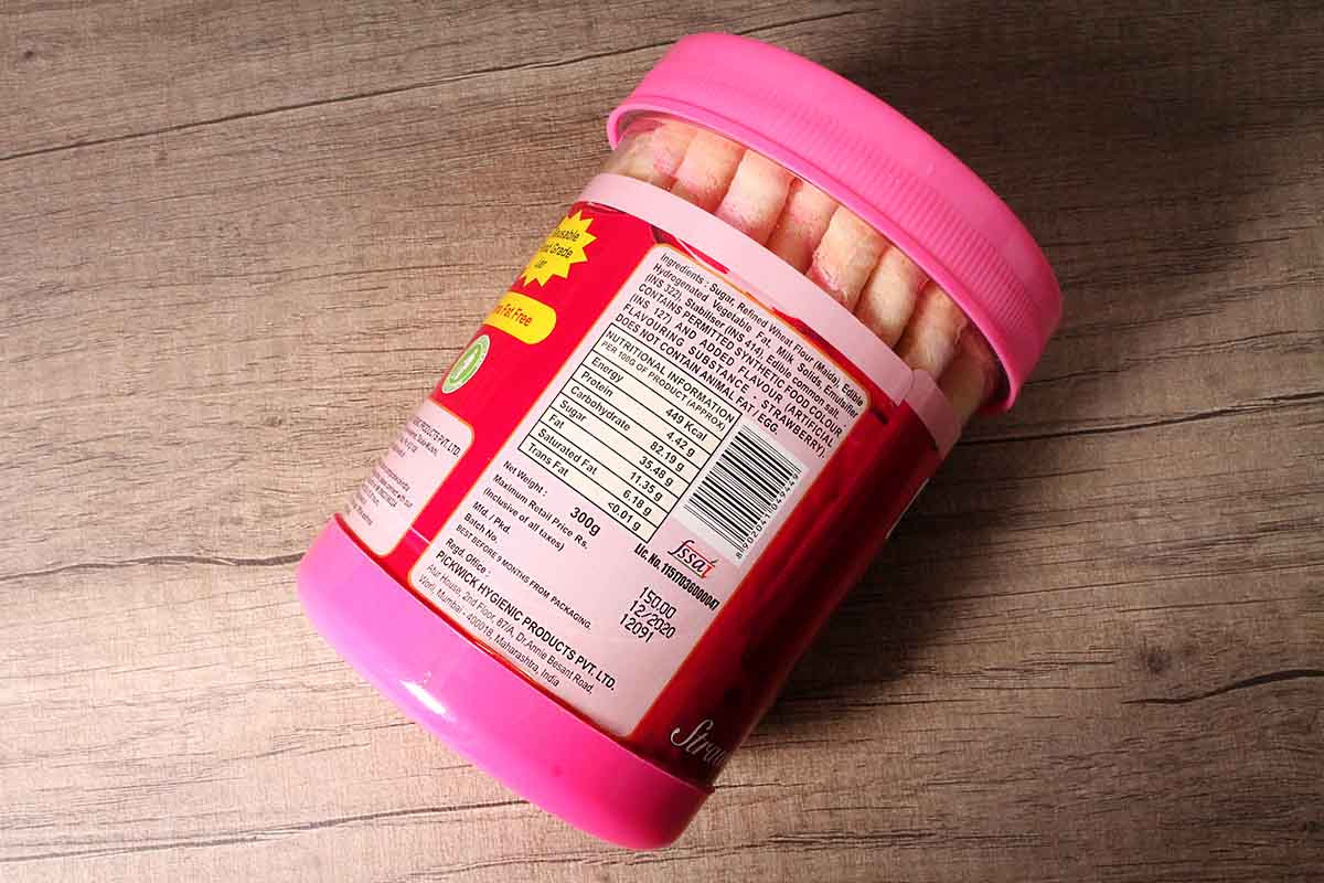 Pickwick Strawberry Rolls Biscuits 300 Gm