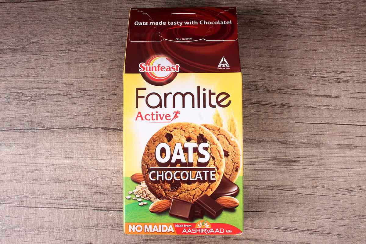 Sunfeast Farmlite Oats & Chocolate Biscuits 150 Gm